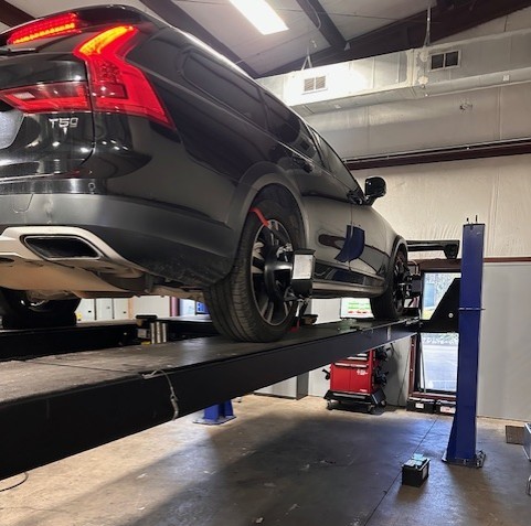 Volvo V90 Touring Car getting alignment after a Steering Gear replacement.  Servolenkung austausch